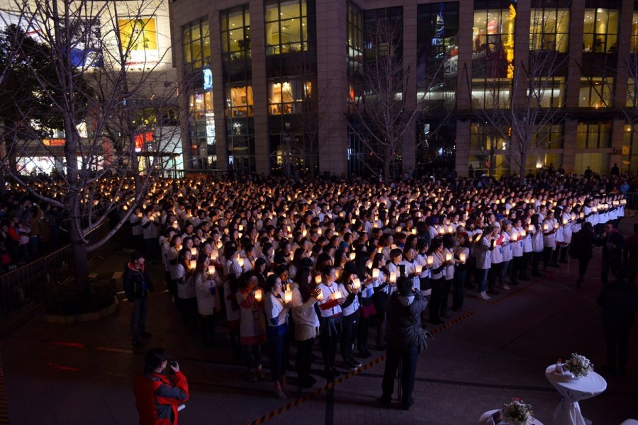 2015年1月16日晚上8点10分，昆明顺城广场，841名人同时吹灭蜡烛，刷新了2013年在印度创造的，由640人一起吹灭蜡烛的纪录。  