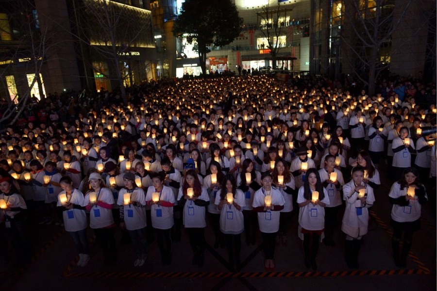 2015年1月16日晚上8点10分，昆明顺城广场，841名人同时吹灭蜡烛，刷新了2013年在印度创造的，由640人一起吹灭蜡烛的纪录。  