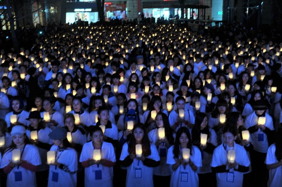 2015年1月16日晚上8点10分，昆明顺城广场，841名人同时吹灭蜡烛，刷新了2013年在印度创造的，由640人一起吹灭蜡烛的纪录。  