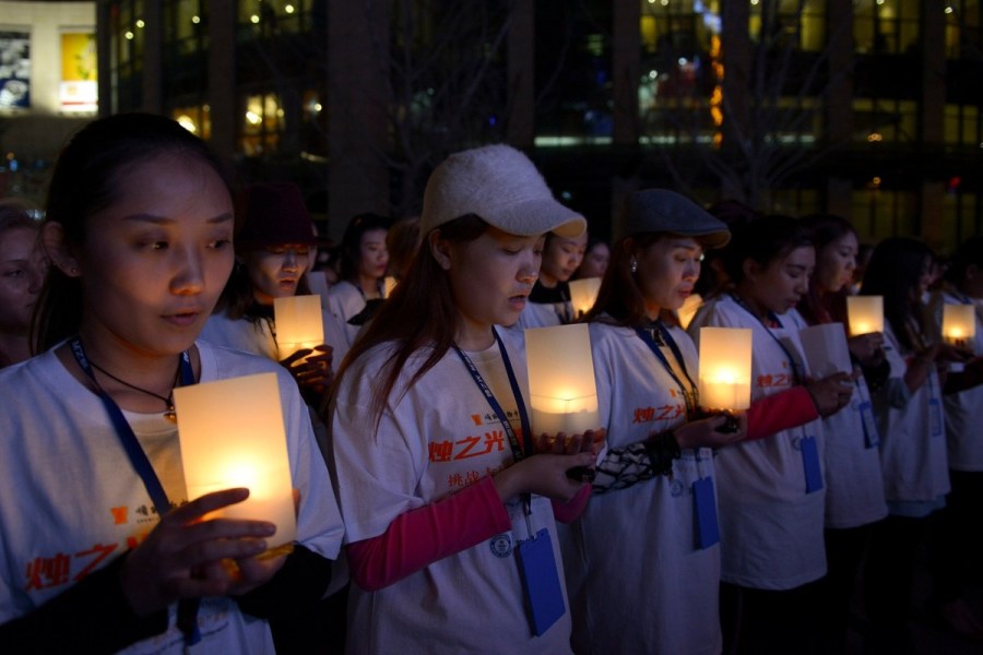 2015年1月16日晚上8点10分，昆明顺城广场，841名人同时吹灭蜡烛，刷新了2013年在印度创造的，由640人一起吹灭蜡烛的纪录。  