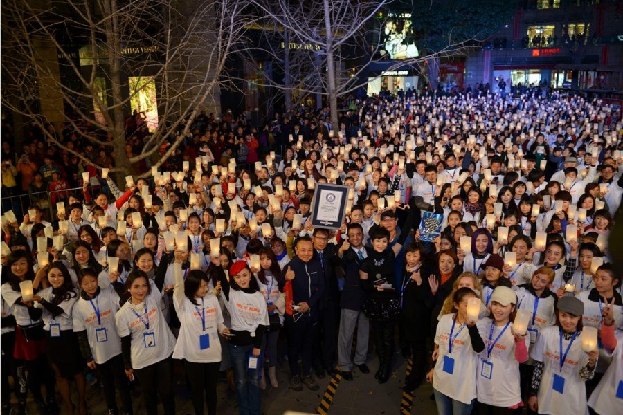 2015年1月16日晚上8点10分，昆明顺城广场，841名人同时吹灭蜡烛，刷新了2013年在印度创造的，由640人一起吹灭蜡烛的纪录。  