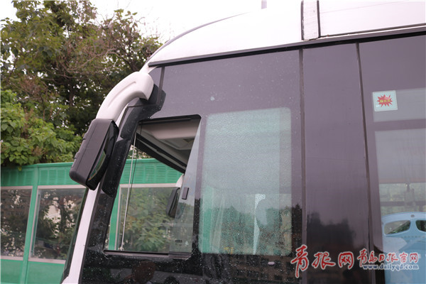 青岛公交车连遭5颗钢珠“袭击” 警方已介入调查