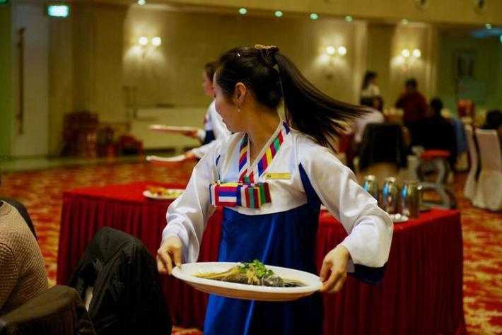 探访朝鲜餐厅女服务员 多来自中层家庭(图)