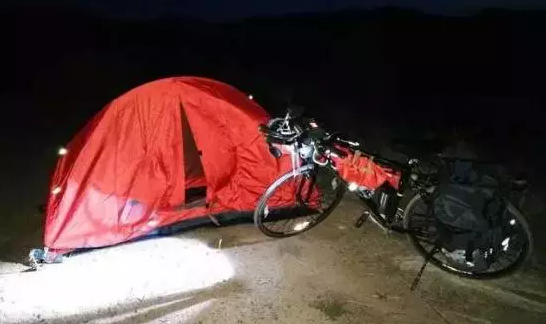 骑行3319公里 19岁小伙一人从新疆到青岛