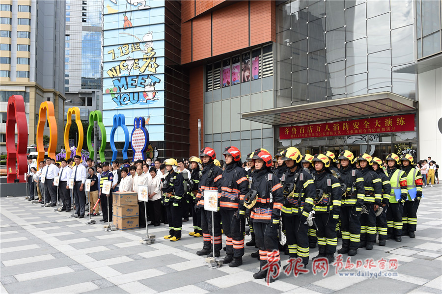 万象城上演“火灾逃生” 56米举高喷射消防车出动