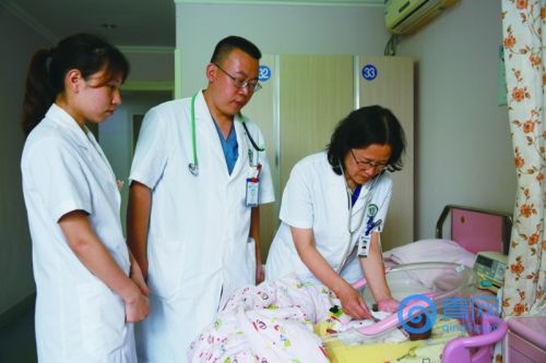 440g早产男婴出院! 刷新出生最低体重成活纪录