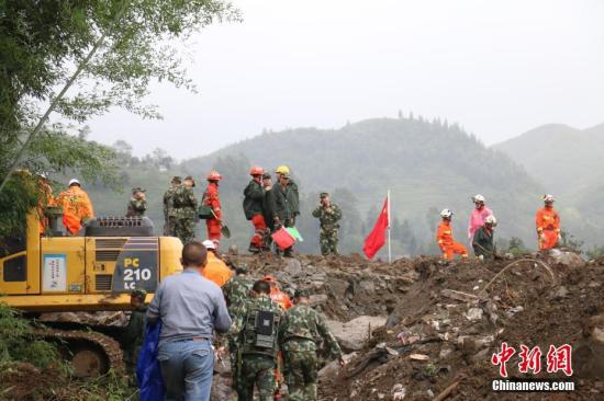贵州纳雍山体崩塌灾害已致17人死亡 尚有18人失联 
