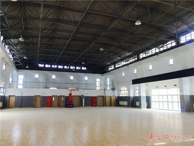 九年一贯制青岛滨海学校启用 市内三区最大