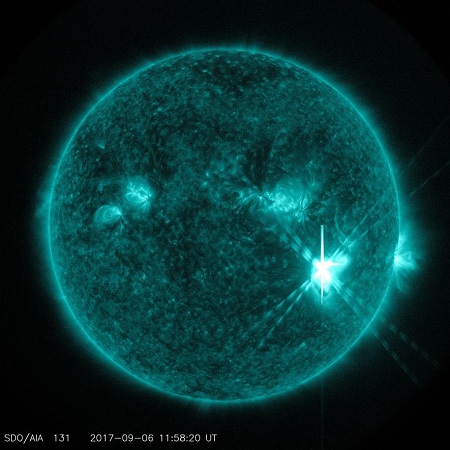 震撼！NASA公布太阳耀斑爆发画面 璀璨炫目