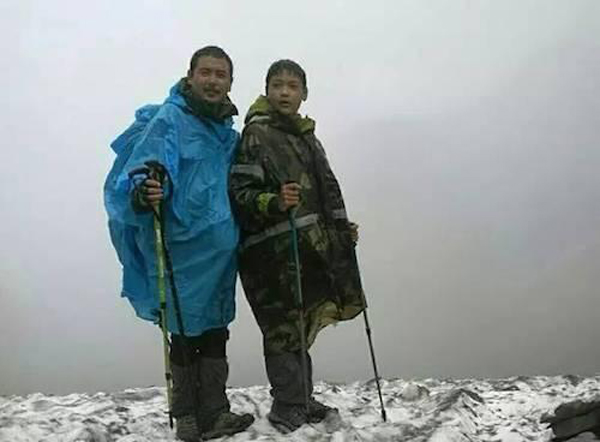 父亲带12岁儿子徒步川藏线：背20斤 每天走60里