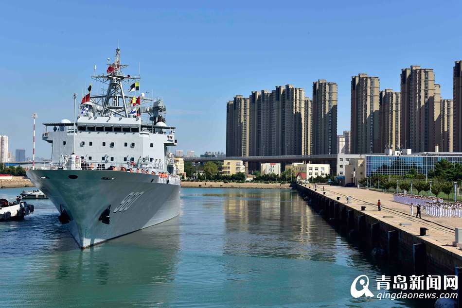 中国海军舰艇编队青岛启航 赴俄参加联合演习