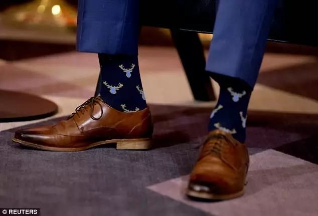 加拿大总理吸引眼球的特殊技能:“袜子外交”