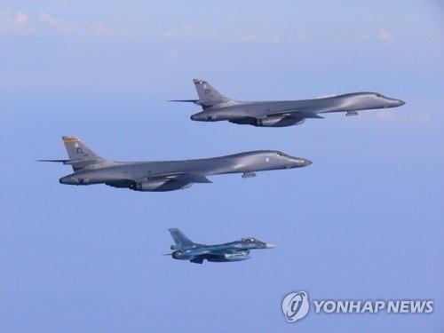 美轰炸机飞越朝鲜东部海域朝外相回击特朗普