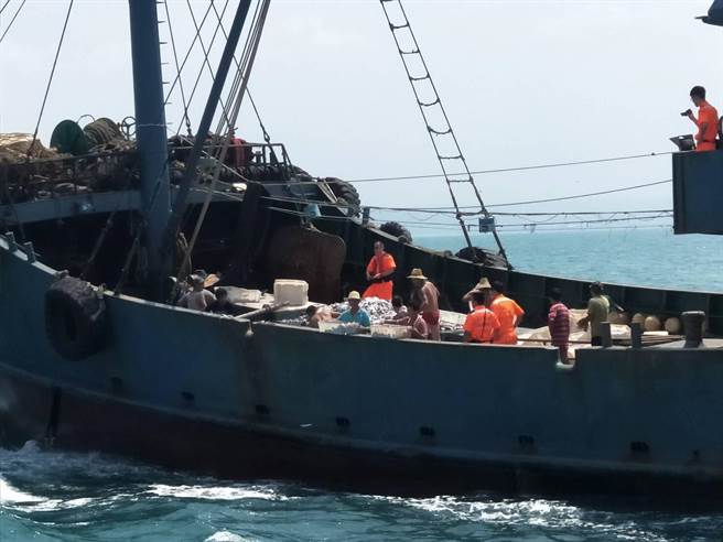 台当局以越界为由扣大陆渔船 15名渔民被捕