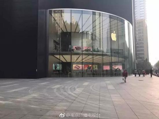 一夜间iPhone8退货无数 快递爆仓苹果亏惨了