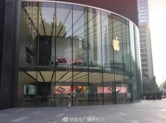 一夜间iPhone8退货无数 快递爆仓苹果亏惨了