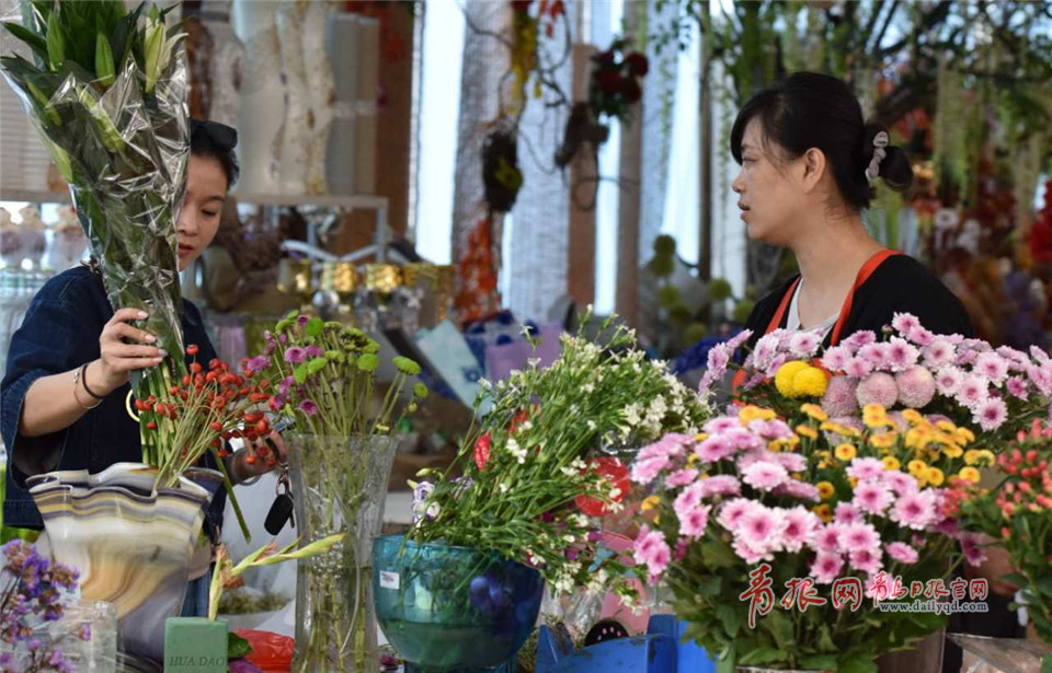 国庆中秋佳节临近 青岛枯桃花卉市场将迎销售高峰