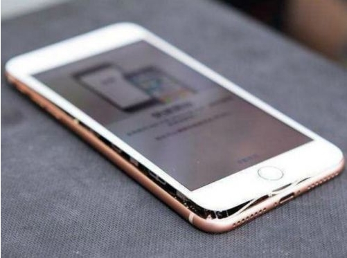 iPhone 8发生多起电池鼓包事件 苹果公司已着手调查                     