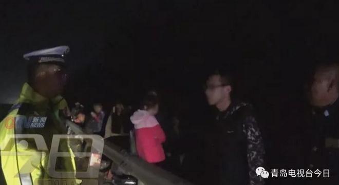 客车突发故障 36名乘客滞留高速3小时