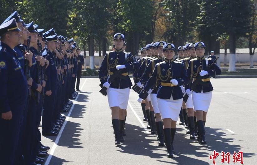 俄罗斯女飞行员宣誓仪式 个个颜值不输空姐