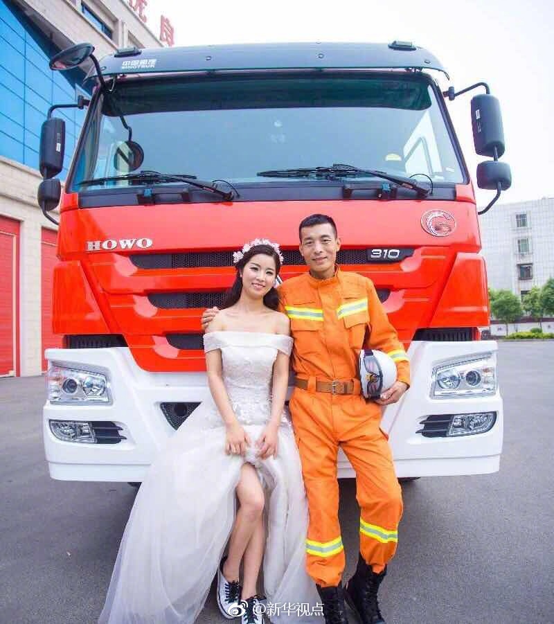 消防员国庆前三次推迟婚期 暴雨中救15名群众