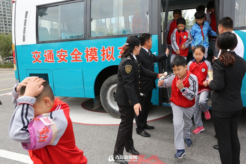 "地震体验公交车"亮相青岛 为国内首辆