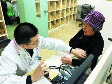 青岛57所医院取消药品加成 市民年省近万元