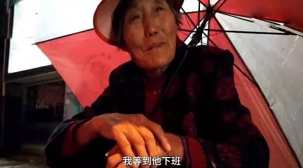 “牵手奶奶”去世 病床诀别照让数亿网友泪崩