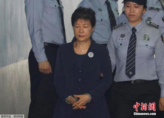 朴槿惠律师团全体辞职 法院将面对缺席判决