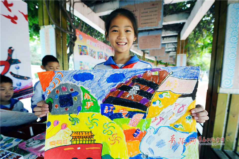 青岛小学生创作1400余幅画卷展示梦想