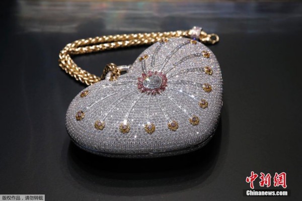 “世界最昂贵”手包将拍卖 镶嵌超过4500颗钻石