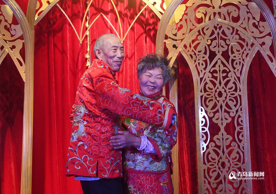 福利中心收获爱情 两名77岁老人喜结连理(图)