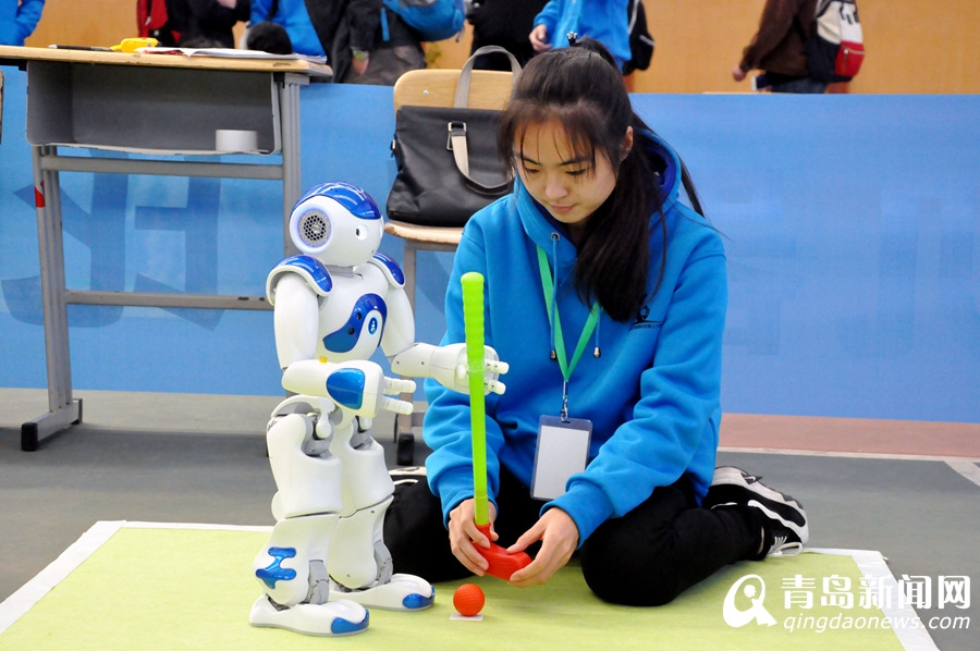 玩转高科技！第六届高校机器人大赛在青举行