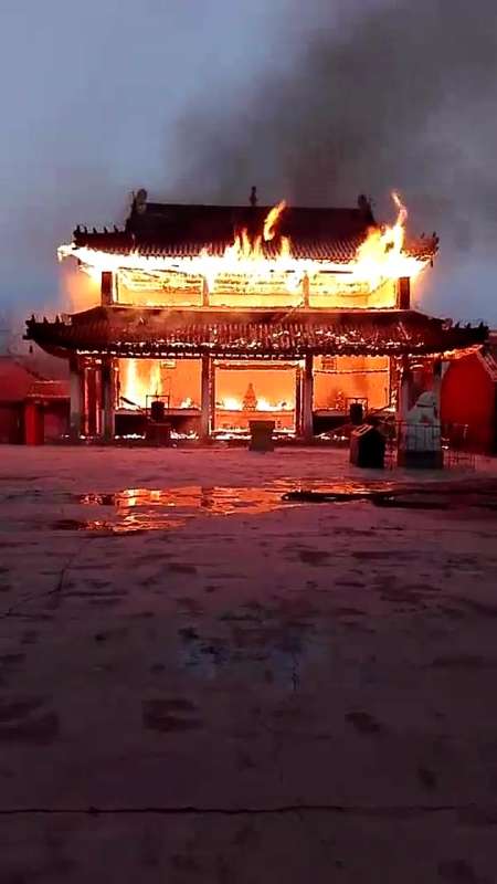 内蒙古一处全国重点文保单位失火 古建筑被焚毁