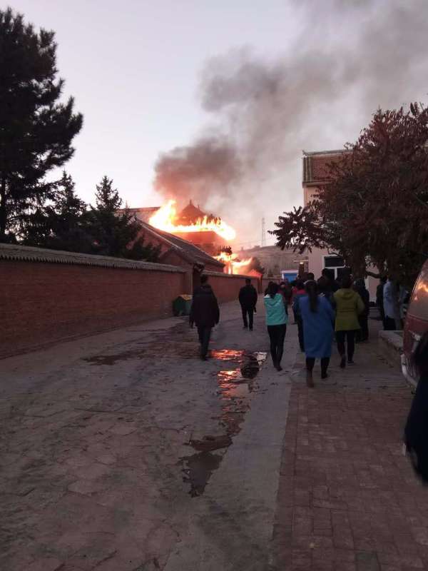 内蒙古一处全国重点文保单位失火 古建筑被焚毁