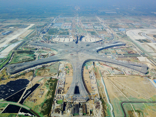 印媒:北京新机场全球最大 登机口排一排有5公里