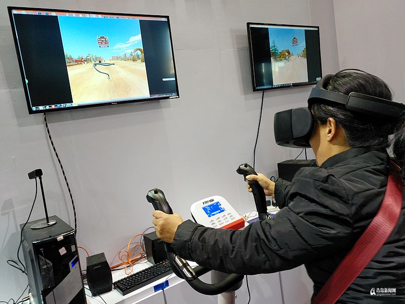 高清：顶级VR娱乐设备亮相青岛 看哪种最刺激