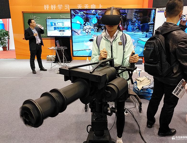 高清：顶级VR娱乐设备亮相青岛 看哪种最刺激