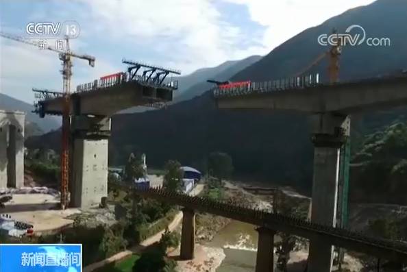 40多米高连着桥墩转体 不是科幻电影而是中国桥