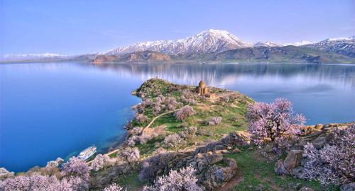 土耳其凡湖底部现3000年前城堡废墟 位于水下10多米