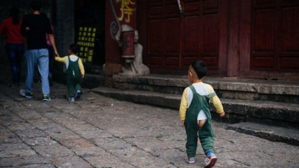 中国这一婴儿神器让老外惊叹 西方学到新育儿法