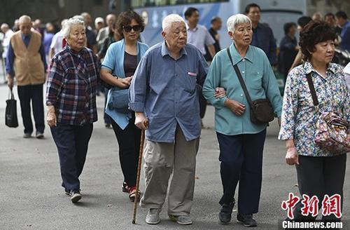 图为南京一所高校的退休教师们参加活动的资料照片。 <a target='_blank' href='中新社</a>记者泱波摄