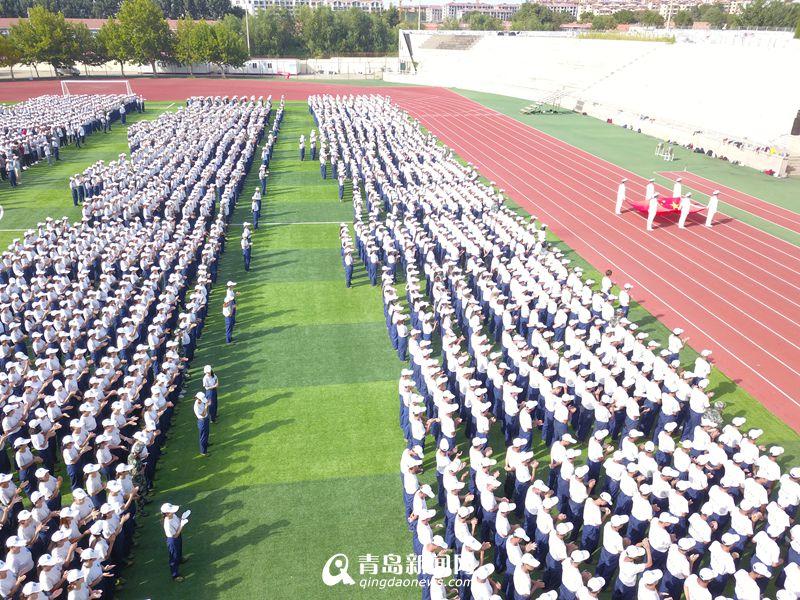 琴岛学院军训玩出新花样 退役复学大学生任教