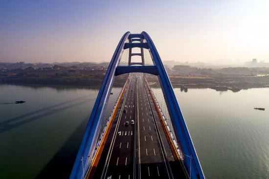 这座大桥建成通车 又创下多个“世界第一”