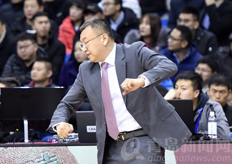 清:战绩实在太糟糕 国信双星男篮主教练范斌下