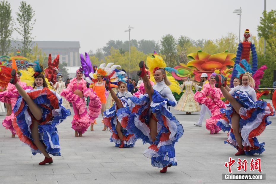 北京世园会正式对公众开放