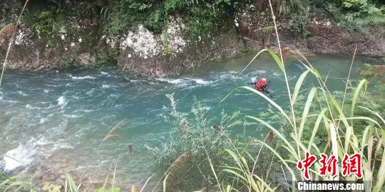 16名驴友浙江仙居丽人谷遭遇山洪 14人获救2人死亡