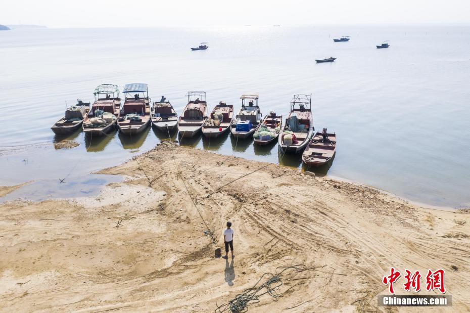 中国最大淡水湖鄱阳湖水位退至警戒线以下