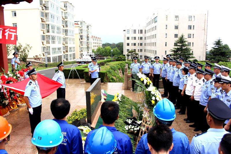 青岛纪念“8•12”黄岛油库灭火战斗30周年