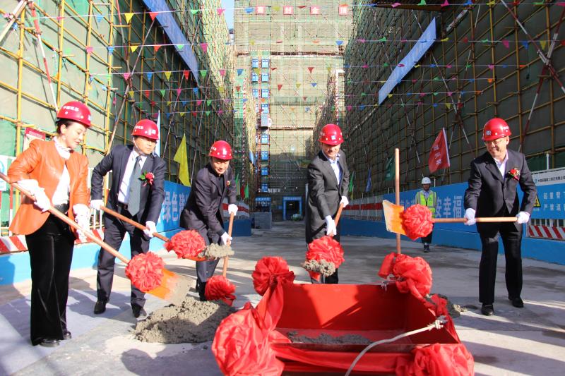 青岛高新区首个产业园载体项目主体结构封顶